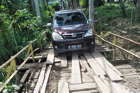 Jembatan Gantung Ancam Keselamatan Warga