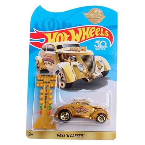HOT WHEELS VEHICULO DORADO 50 ANIV