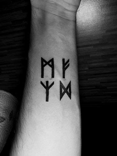 Mannaz Fehu Elhaz Dagaz Runes Tattoo Tatouage Mode