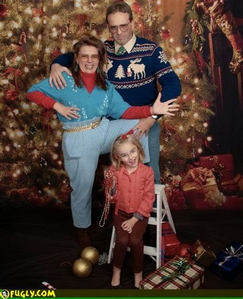 Something wicKED this way comes....: Creepy Christmas Family Photos. (Creepmas day 11)