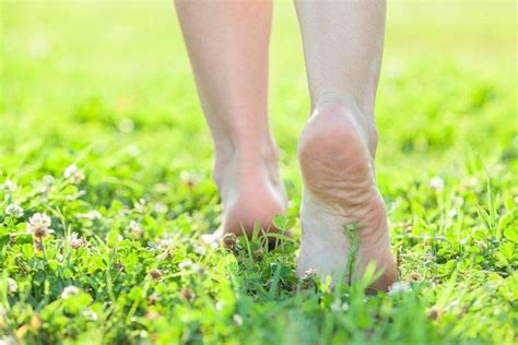 15 Health Benefits Of Walking Barefoot On Grass Coveville