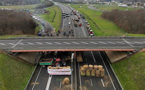 Colère des agriculteurs deux blessés légers dans un accident sur un