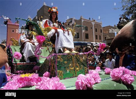 Festival De La Rosa Kelaat Mgouna Fotograf As E Im Genes De Alta