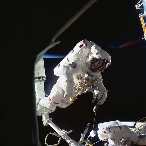 Astronauts Kathryn Thornton And Thomas Akers During Sts 61 Flickr