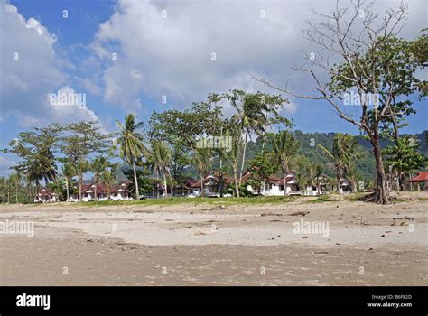 Tsunami damage 2004 thailand hi-res stock photography and images - Alamy