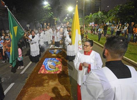 Corpus Christi Celebrado Missa E Prociss O Milhares De Fi Is