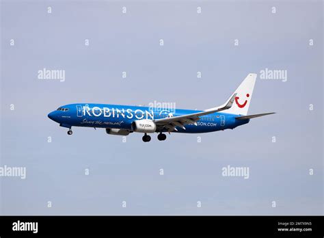 Airplanes on landing / takeoff Stock Photo - Alamy