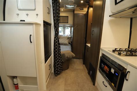 2023 Airstream Caravel 19cb 15593
