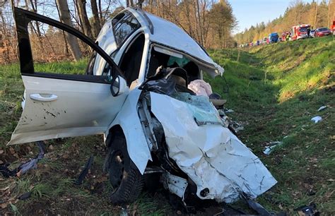 Nach Frontalzusammenstoß mit Lkw 31 Jähriger stirbt im Krankenhaus