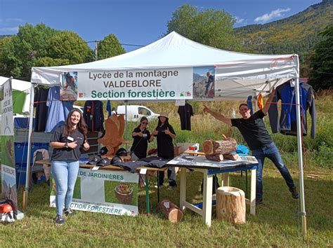 Stand du Lycée de la montagne lors de la transhumance à Valdeblore