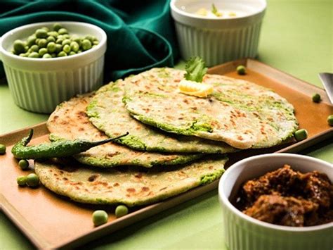 Matar Ka Paratha सर्दियों में बनाएं गरमा गरम मटर के पराठे ये रही आसान रेसिपी Matar Ka