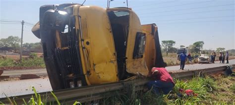 Grave Acidente Na BR 365 Em Patos De Minas Carro De Passeio Colide