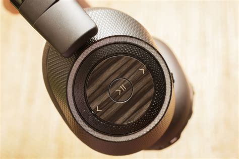 Plantronics Backbeat Pro 2 Review The Value Alternative To Boses Quietcomfort 35 Cnet