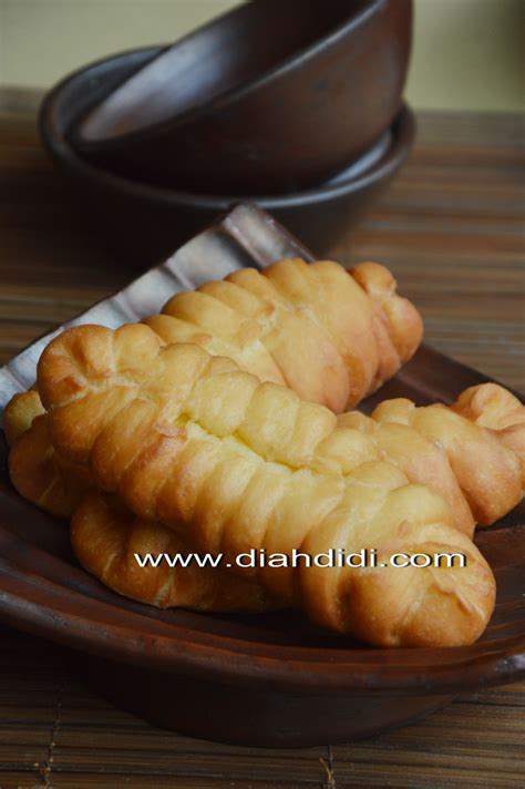 Diah Didis Kitchen Roti Kepang Goreng Isi Pisangyummy Dan Lembut