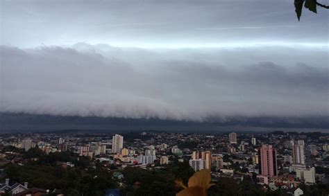 Frente Fria Avan A Nas Pr Ximas Horas Chuva Forte Raios E Ventania