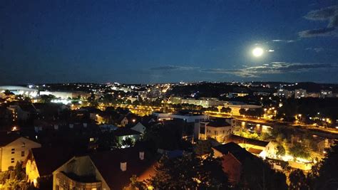 To I Ochii Pe Cer Super Luna Galben Face Senza Ie Pe Cerul Clujului