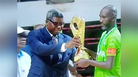 Les Éléphants Bloqués Au Cameroun Avec Leur Trophée De La Can 2022 De