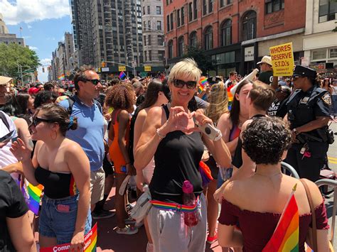 Nyc Pride 2019 Stonewall Anniversary Draws 130 000 Marchers New York