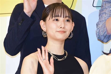 浅川梨奈、美ウエストあらわな黒ドレス姿 Hihi Jets井上瑞稀に“無茶ぶり”も マイナビニュース