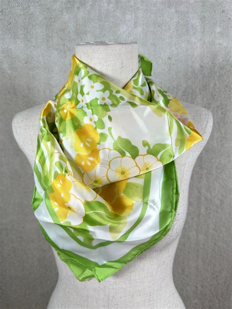 Avon Floral Vintage Scarf Square Water Resistant Gree Gem