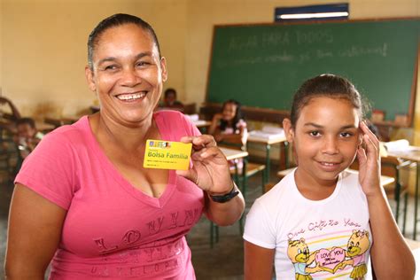 Emenda Que Permite O Pagamento Do Bolsa Fam Lia Em Moeda Social