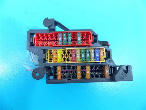 Skrzynka Bezpiecznik W Audi A B K