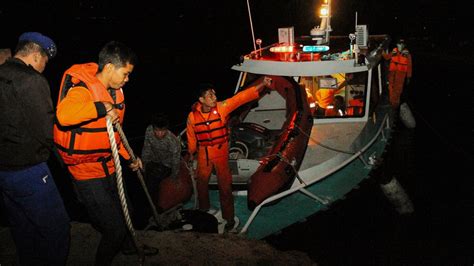 Evakuasi Korban Kapal Tenggelam Km Sinar Bangun Foto Tirto Id