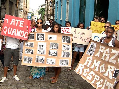 G Mais De Pessoas Se Re Nem Em Manifesta O Contra Morte De