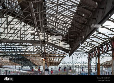 Crewe railway station train station Cheshire England UK Stock Photo - Alamy