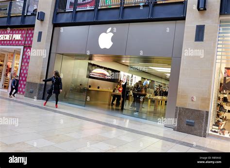 Apple Store Grand Arcade Cambridge England Stock Photo Alamy