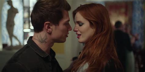 Time Is Up Trailer Reveals Bella Thorne and Benjamin Mascolo's Romantic ...