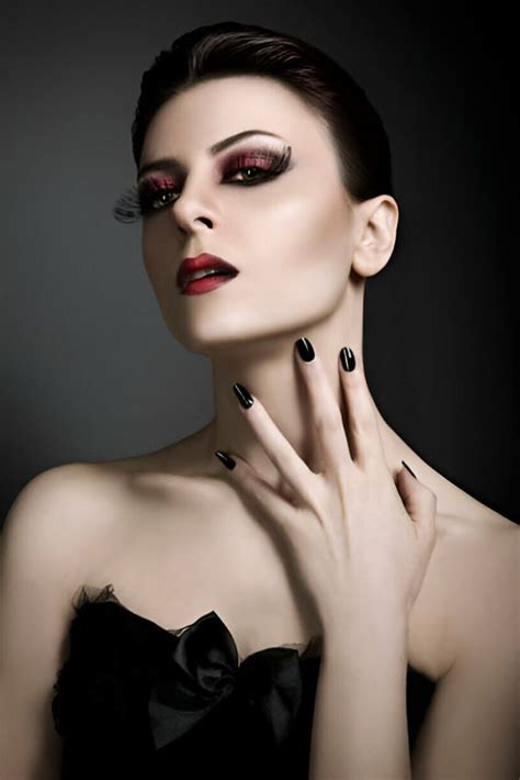 15 Stunning Makeup Ideas For A Black Dress 2024