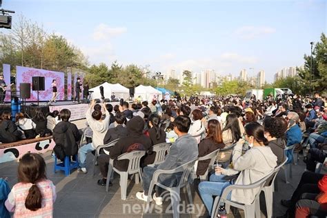 주민과 함께하는 배꽃 노래자랑 개최한 비전1동 주민자치회