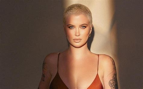 Ireland Baldwin Para A Web Pe A Beachwear Terracota Vogue