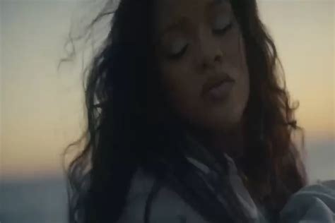 Rihanna Merilis Video Musik Lift Me Up Yang Menampilkan Adegan Dari