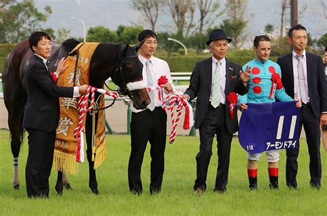 アパパネに続き、アーモンドアイで牝馬3冠達成した国枝調教師の手腕。 競馬 Number Web ナンバー