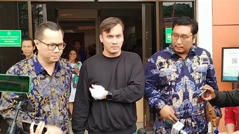 Rendy Kjaernett Ungkap Kronologi Kecelakaan Yang Dialaminya Bersama