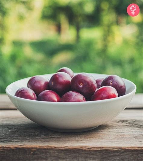 9 Health Benefits Of Plums How To Use Them And Side Effects