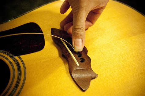 Guitart: Restring an Acoustic Guitar