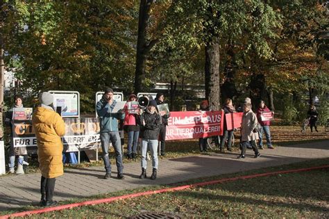 Rosenheim Lautstarke Proteste Gegen Den Circus Krone Wegen Tierschutz