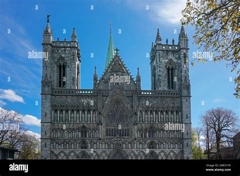 Nidaros Cathedral Exterior Photo Hi Res Stock Photography And Images