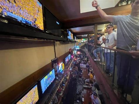 The 11 Best Sports Bars in Seattle (Where to Watch Games in Downtown & Beyond) - Seattle Travel