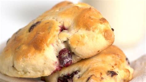 Cranberries give a delightful kick to ordinary scones. | Breakfast scones, Food candles, Mini scones