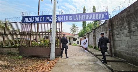 El Salvador acusa a tres mexicanos de transportar cocaína con valor