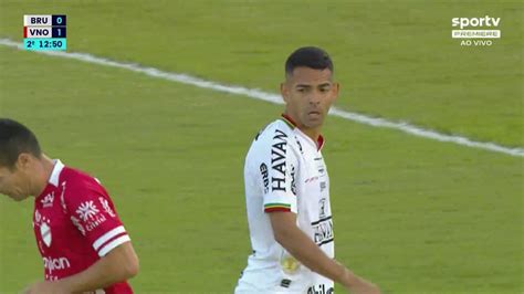 Aos 12 min do 2º tempo finalização errada de Jaílson do Brusque