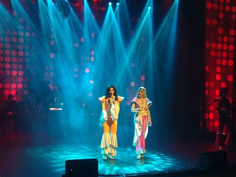 Show Tributo Ao Abba Levou Centenas De Pessoas Ao Teatro Do Sesc