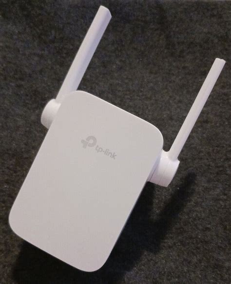 TP Link RE105 300Mbps Universal WiFi Range Extender Repeater Booster