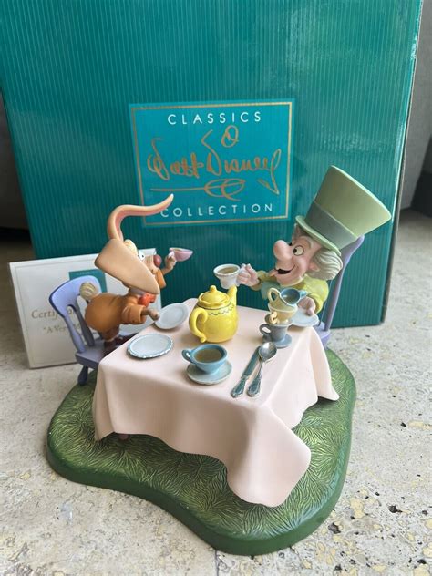 Wdcc Disney Alice In Wonderland March Hare And Mad Hatter A Very Merry