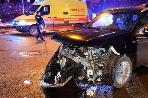 Schwerer Crash In Chemnitz Kreuzung Gesperrt