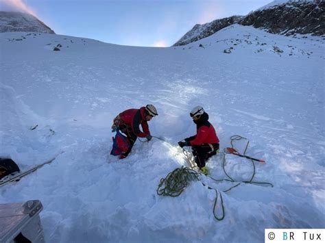 Skifahrer am Hintertuxer Gletscher in Spalte gestürzt Zillertalfoto at